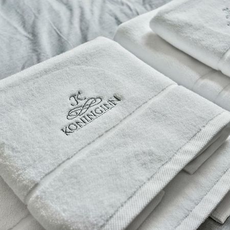 Boutique Hotel Koninginn Haarlem Bagian luar foto