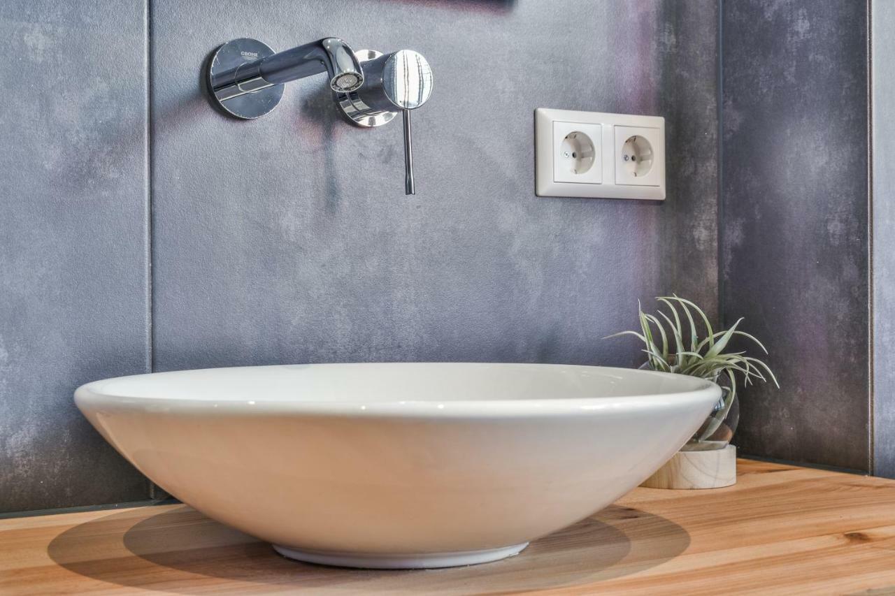 Boutique Hotel Koninginn Haarlem Bagian luar foto