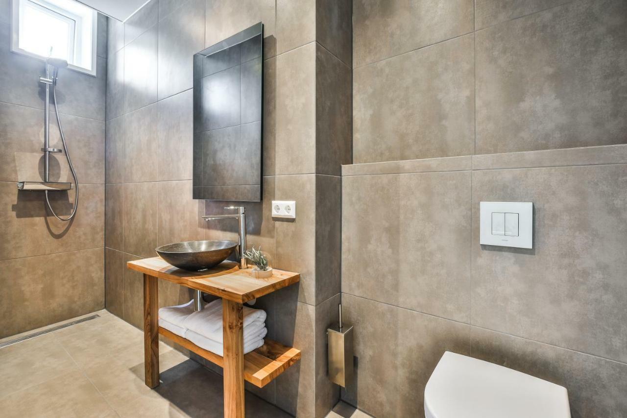 Boutique Hotel Koninginn Haarlem Bagian luar foto