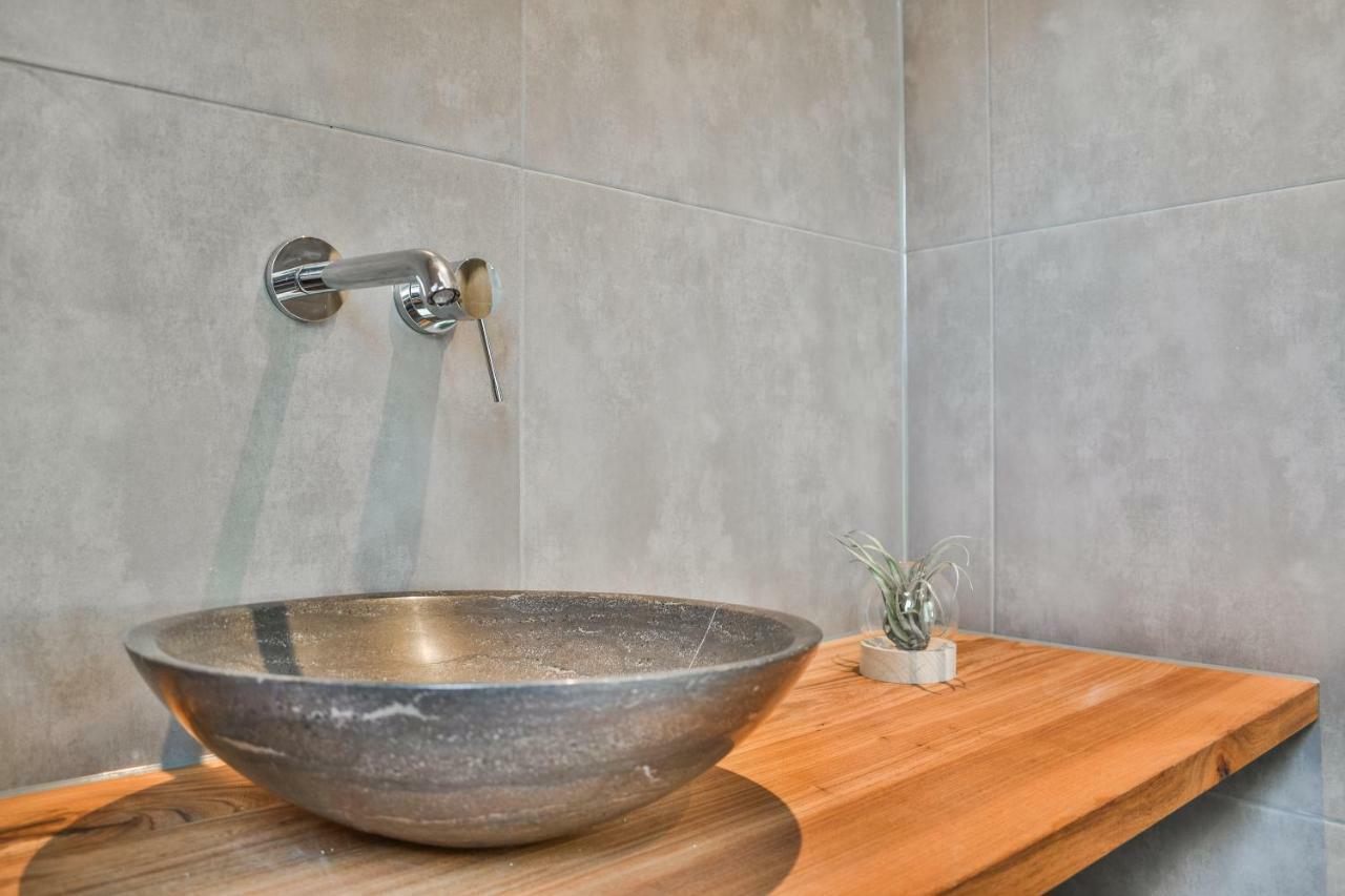 Boutique Hotel Koninginn Haarlem Bagian luar foto